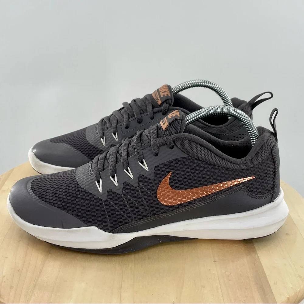 Nike Legend Trainer Sneakers Men’s 7.5 or woman’s 9 “924206 008”